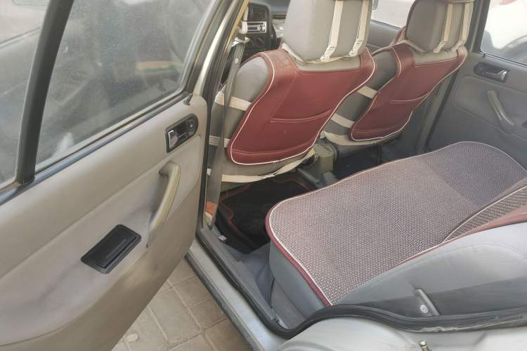 Used Volkswagen Jetta 2005 CIF Partner Left Rear Seat