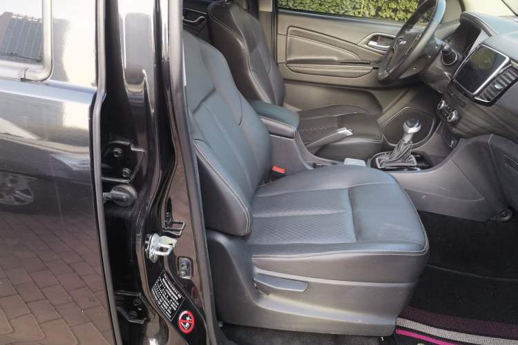 Used Isuzu D-MAX 2019 3.0T Four-Wheel Drive Automatic Ultra-Luxury Version 4JJ1-TC HI
