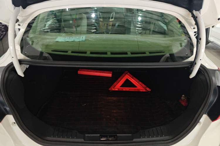 Used Ford Focus 2012 Sedan 1.6L Manual Fashion Edition
