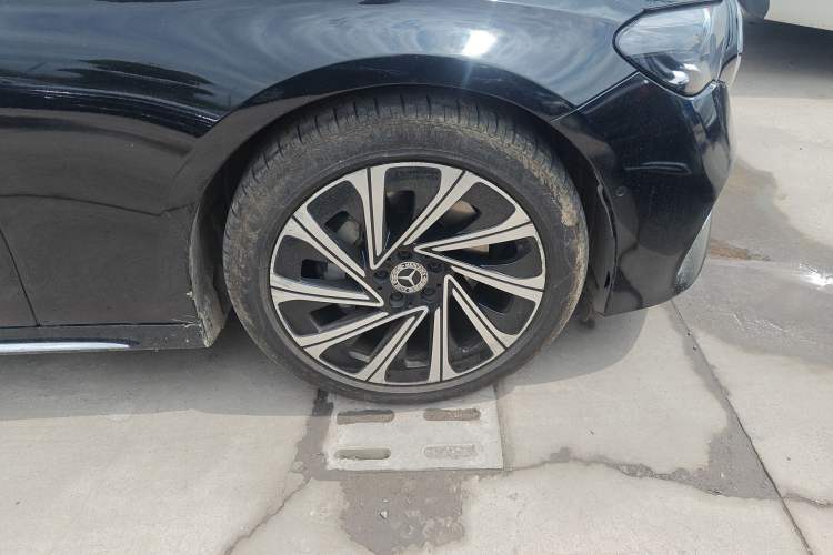 Used Mercedes-Benz E-Class 2024 E 300 L Luxury Model Right Front Wheel Hub