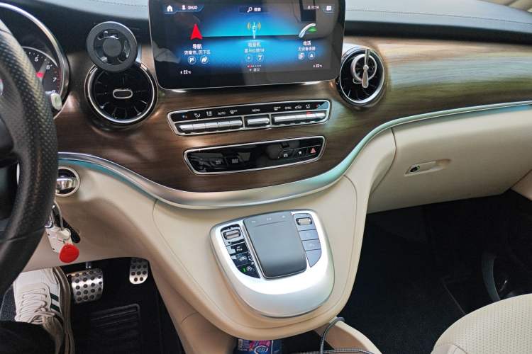 Used Mercedes-Benz V-Class 2021 V 260 Prestige Edition Audio And AC Panel