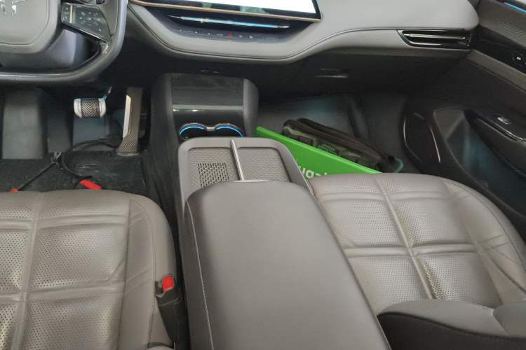 Used Hongqi EH7 2024 760 Pro+ Four-Wheel Drive Version Gear Lever