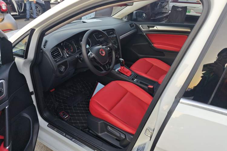 Used Volkswagen Golf 2020 200TSI DSG Comfortable and Ambitious Edition
