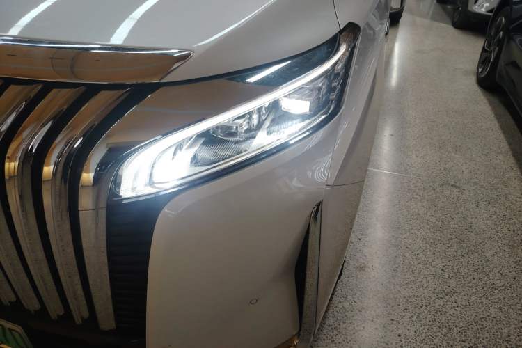 Used Wey Gaoshan 2023 Four-Wheel Drive Flagship Edition Left Front Headlight