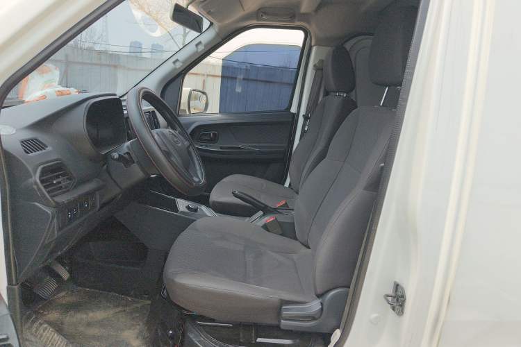 Used Chana Ruixing EM80 2025 Cargo Version Standard 2-Seater 300 km Side-Hinged Doors
