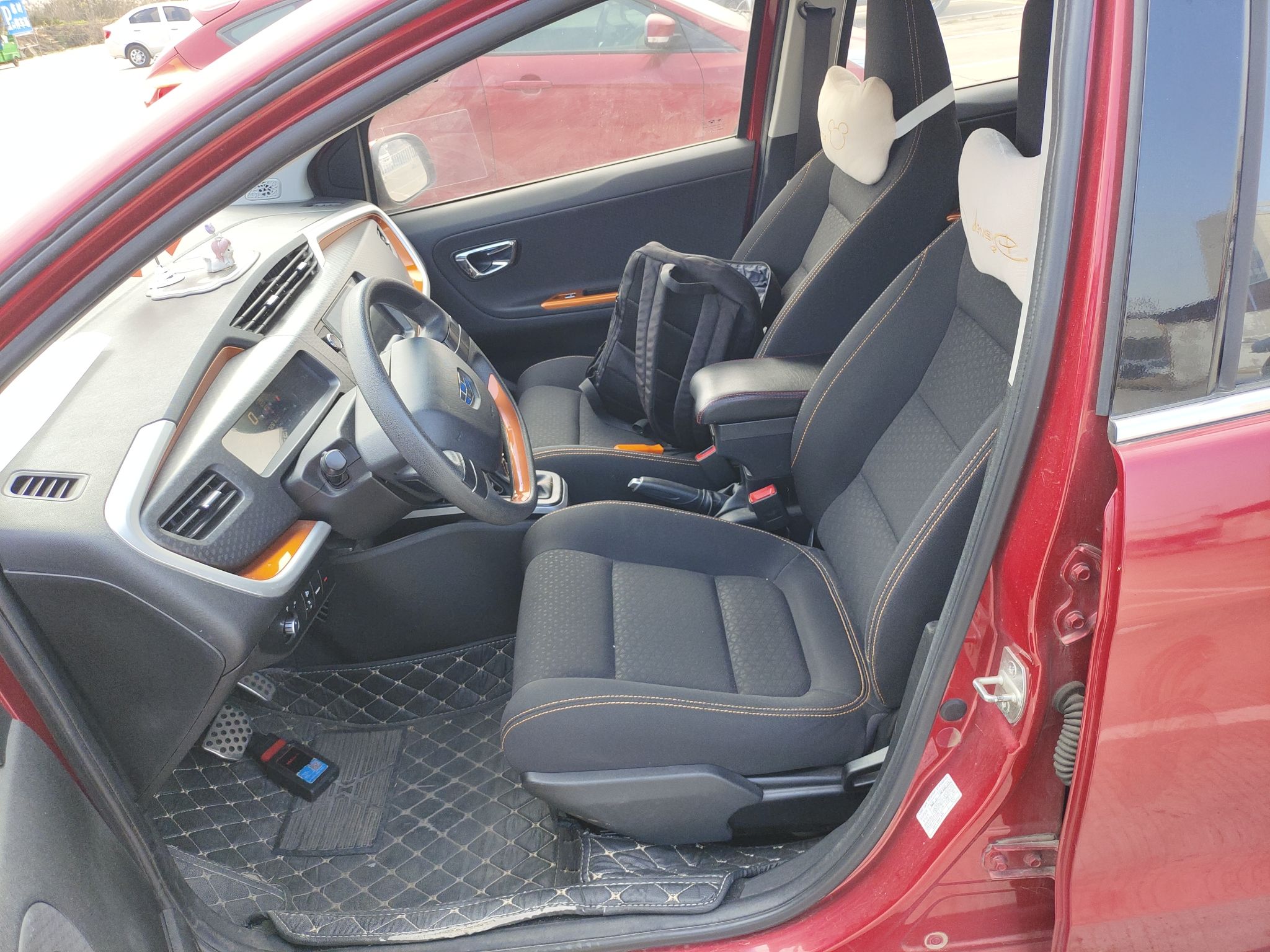 Переднее сиденье в автомобиле