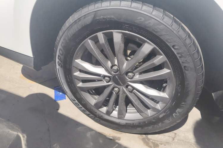 Used SAIC MAXUS G50 2022 1.5T Automatic Comfort Touring B Right Rear Wheel Hub