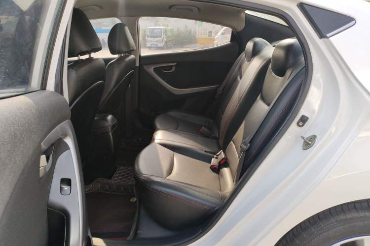 Used Hyundai Elantra (5th Generation / Langdong) 2016 1.6L Automatic Smart Version
