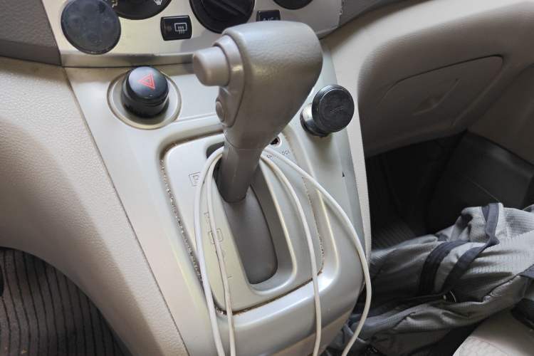 Used Nissan NV200 2014 1.6L CVT Zunya Model China IV Standard Gear Lever