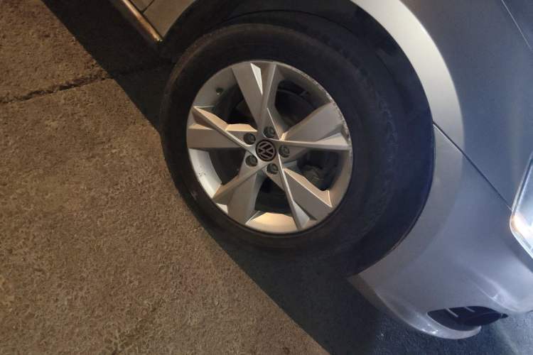 Used Volkswagen Bora 2015 Value Edition 1.6L Manual Fashionable Style
