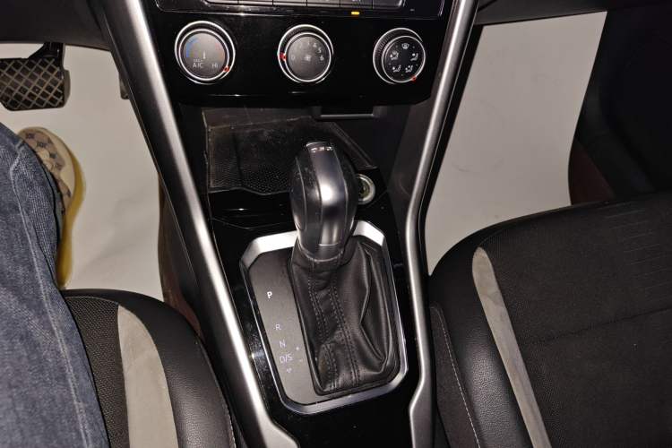 Used Volkswagen T-ROC 2018 230TSI DSG Two-Wheel Drive Advanced Version China V Standard