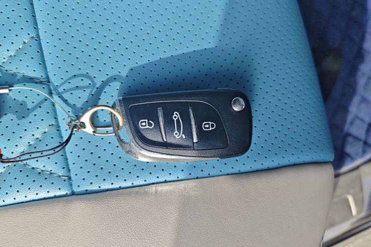Used Mitsubishi Pajero 2006 3.0L AT GLS Vehicle Key