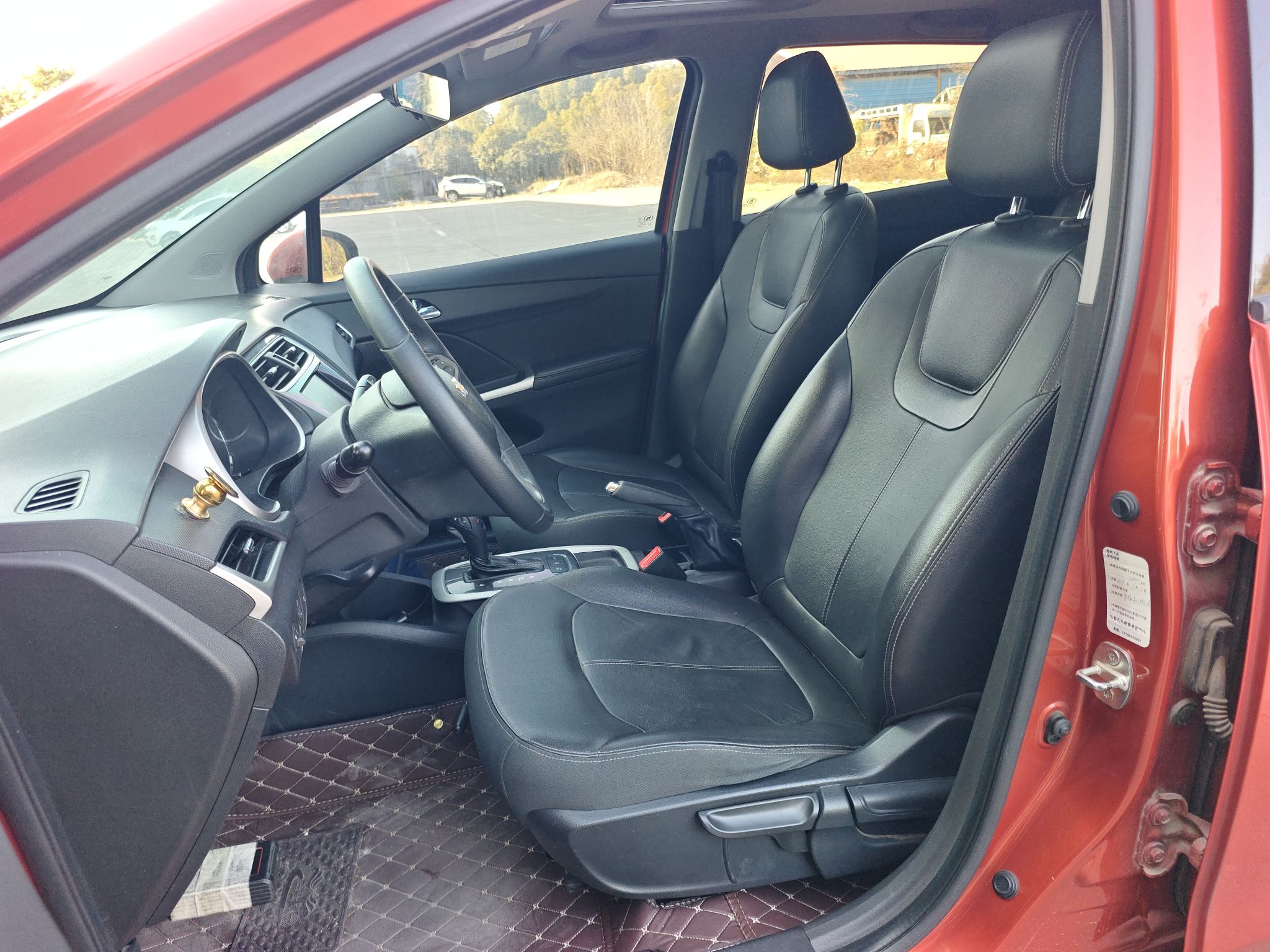 Переднее сиденье в автомобиле