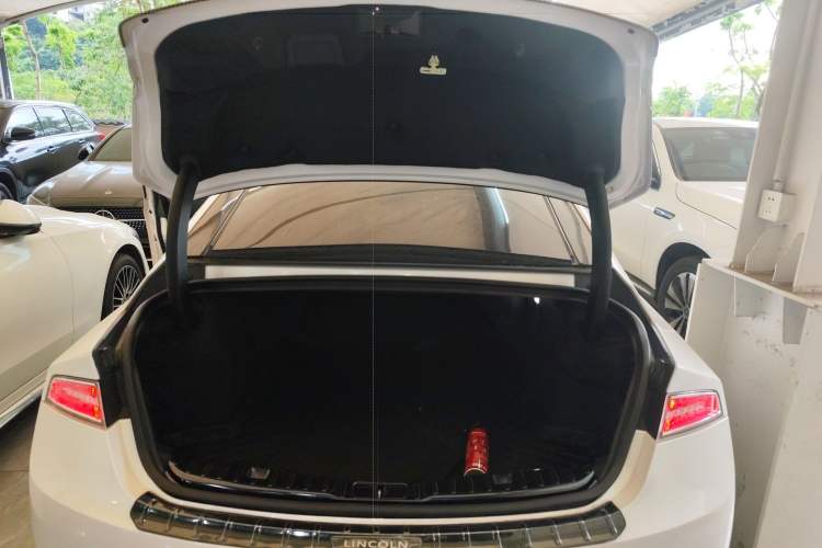 Used Lincoln MKZ 2020 2.0T MONO Limited Luxury Edition MONO WHITE Trunk