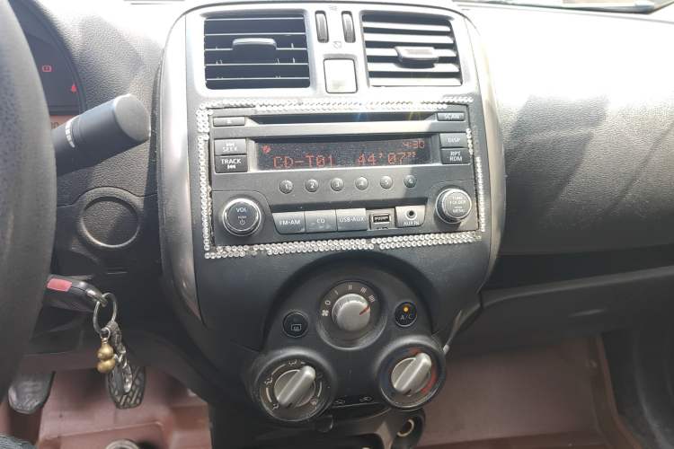 Used Nissan Sunny 2011 1.5XE Manual Comfort Edition Audio And AC Panel