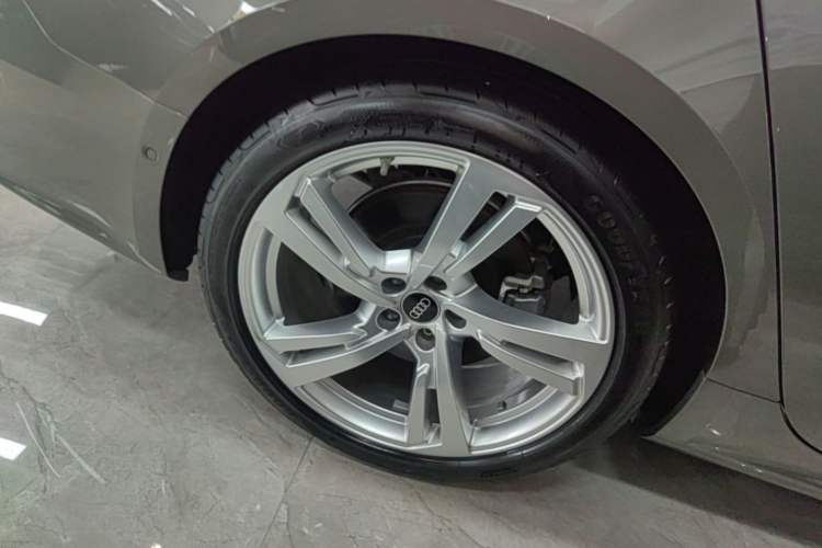 Used Audi A7L 2024 45TFSI quattro S-line Visionary Edition Flow Crystal Package
