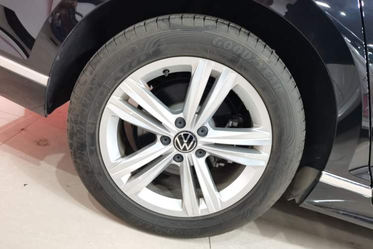 Used Volkswagen Magotan 2023 2 Million Units Limited-Edition 280TSI DSG Comfort Version Right Rear Wheel Hub