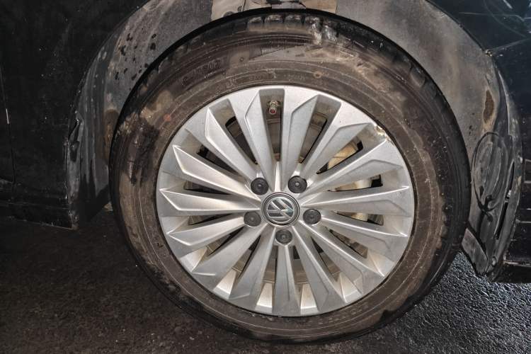 Used Volkswagen Lavida 2019 280TSI DSG Comfort Edition China VI standard Right Front Wheel Hub
