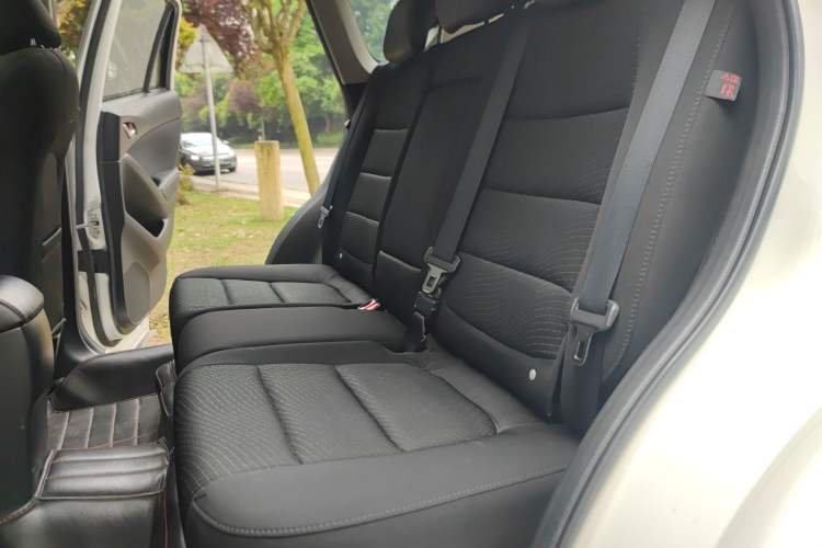 Used Mazda CX-5 2014 2.0L Automatic Two-Wheel Drive Urban Version Left Rear Seat