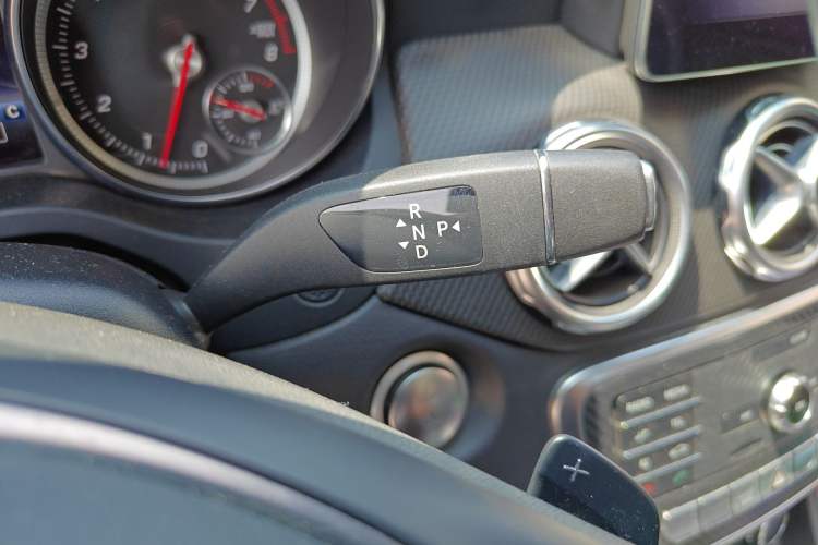 Used Mercedes-Benz GLA 2018 GLA 200 Fashion Model Gear Lever