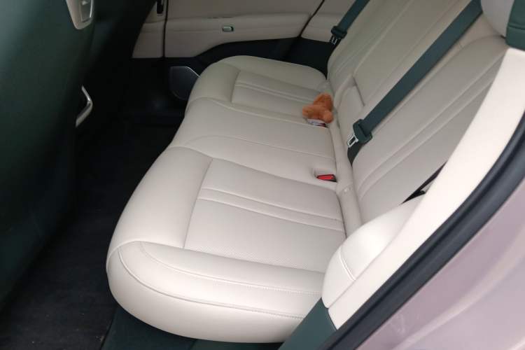 Used Xiaomi Auto YU7 2025 Ultra-Long Range Rear-Wheel Drive Version Left Rear Seat