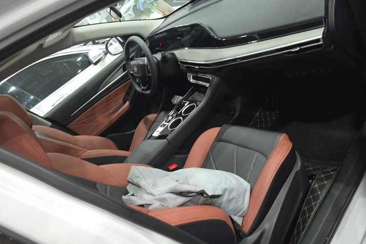 Used CHANGAN Eado 2023 Changan Edition PLUS Blue Whale NE 1.4T GDI DCT Prestige Version Right Front Seat