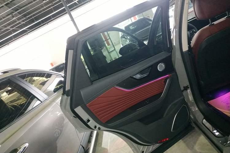 Used Hongqi HS5 2023 2.0T Flagship Pro Edition
