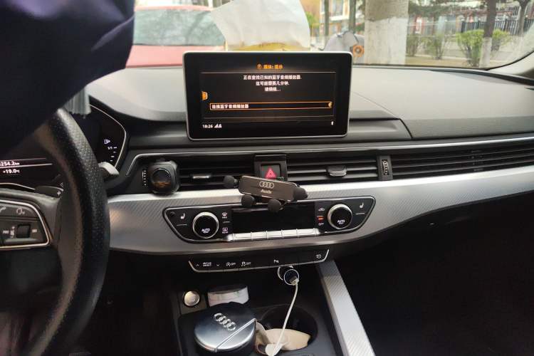 Used Audi A4L 2018 30th Anniversary Edition 40 TFSI Fashion Model
