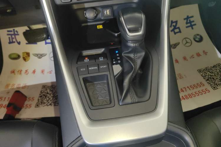 Used Toyota RAV4 2023 2.0L CVT Two-Wheel Drive 20th Anniversary Platinum Edition
