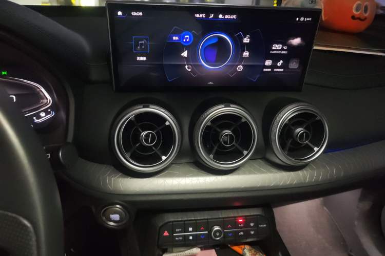 Used Wey VV5 2020 1.5T Two-Wheel Drive Smart Pioneer Audio And AC Panel