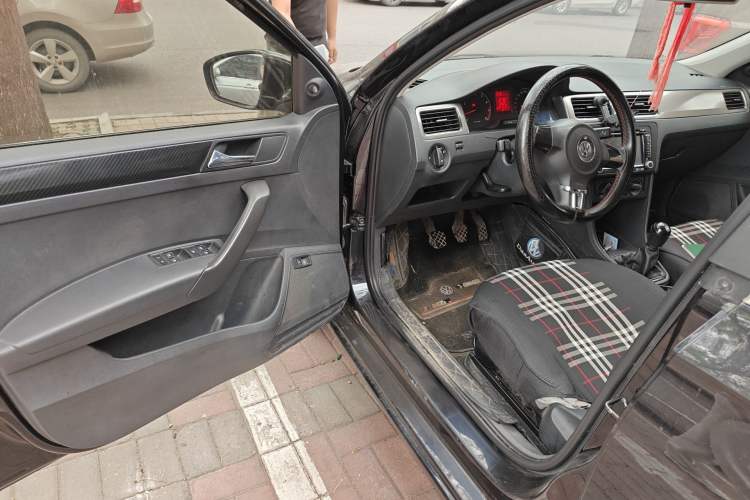 Used Volkswagen Santana 2013 1.6L Manual Fashion Edition
