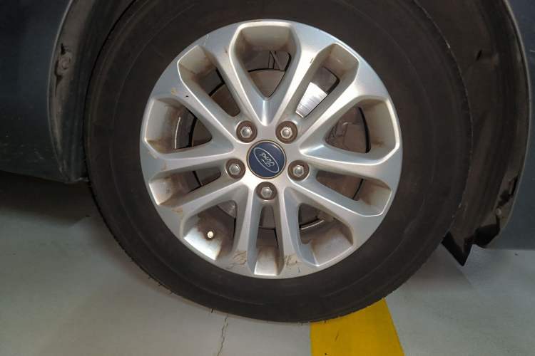 Used Ford Focus 2013 Sedan Classic 1.8L Manual Base Model