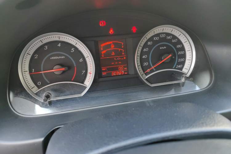 Used Bestune B50 2012 1.6L manual sunroof version Odometer Close Up