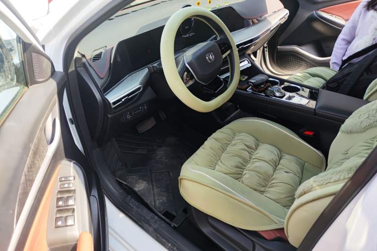 Used CHANGAN Eado 2023 Changan Edition PLUS Blue Whale NE 1.4T GDI DCT Prestige Version Driver Seat