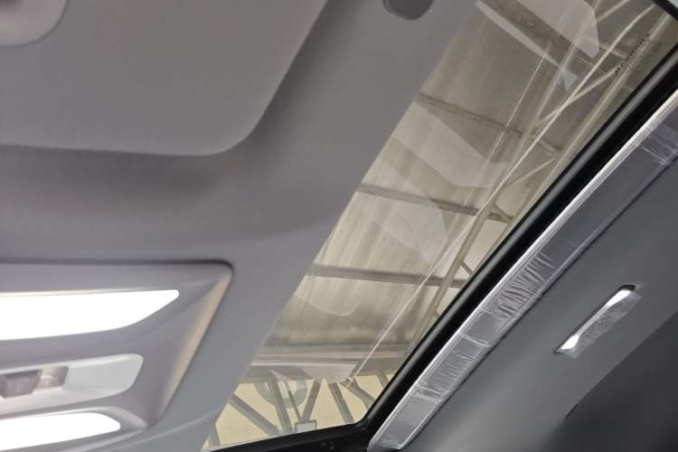 Used CHANGAN UNI-V iDD 2024 Blue Whale Smart Electric iDD 136km ZhiKu Model
