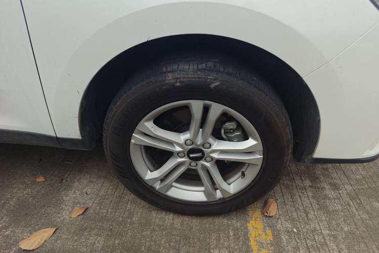 Used Wey VV5 2021 1.5T Two-Wheel Drive Color Pioneer Right Front Wheel Hub