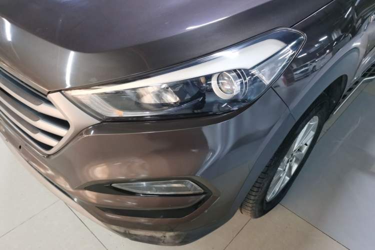 Used Hyundai Tucson 2015 1.6T Dual-Clutch Two-Wheel-Drive Smart Model Left Front Headlight