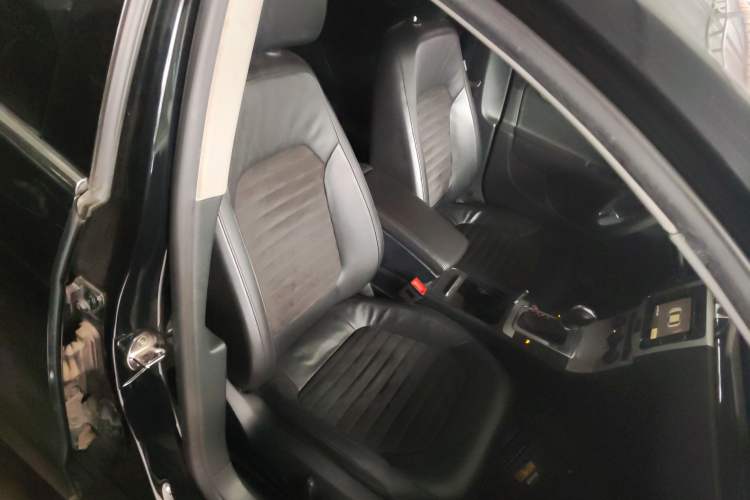 Used Volkswagen Magotan 2016 1.8TSI Luxury Comfort Model Right Front Seat