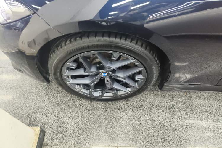 Used BMW 3 Series 2025 330Li M Sport Shadowline Package Left Front Wheel Hub