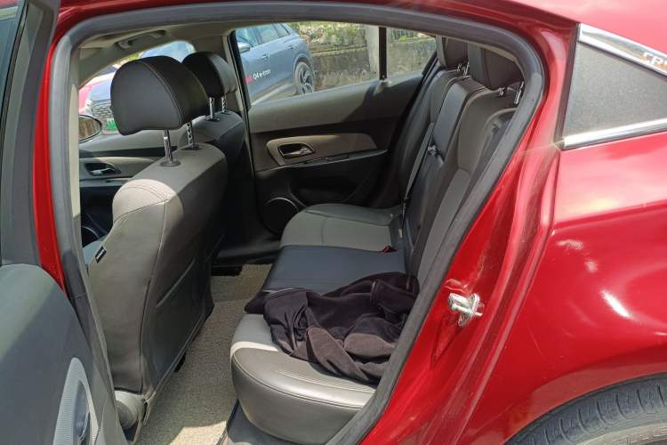 Used Chevrolet Cruze 2013 1.8L SE AT Left Rear Seat