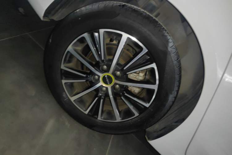 Used Roewe i5 2021 Revised Version 1.5L CVT Diamond Edition Right Rear Wheel Hub