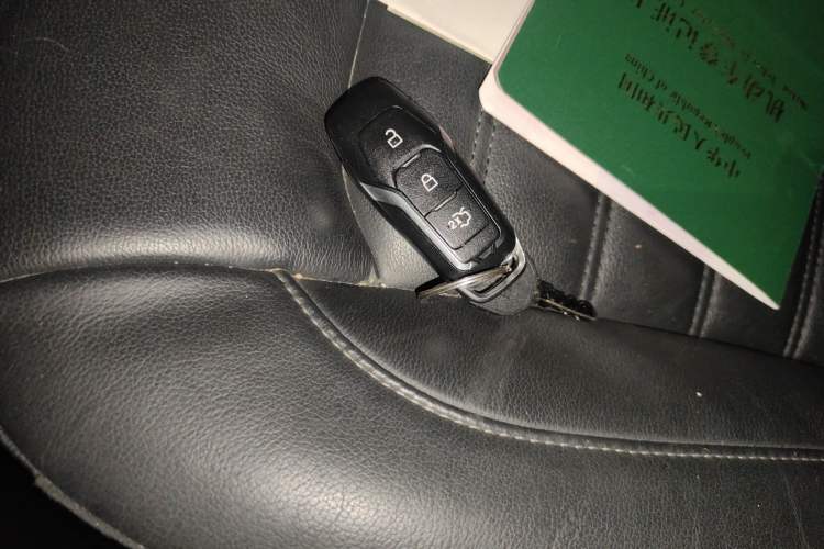 Used Ford Edge 2016 EcoBoost 245 Two-Wheel-Drive Titanium 7-Seater
