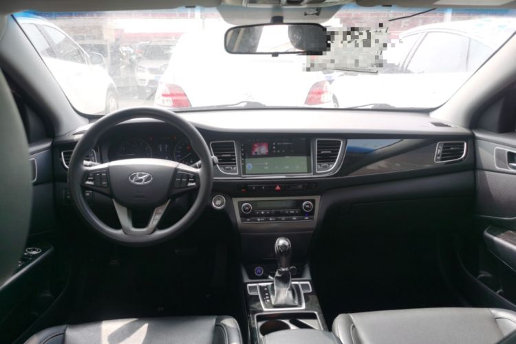 Used Hyundai Mistra 2014 1.8L Automatic Smart GLS Center Console