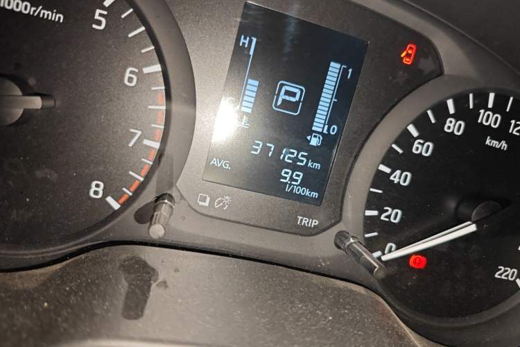 Used Nissan Navara 2017 2.5L Automatic 2WD Luxury Edition QR25