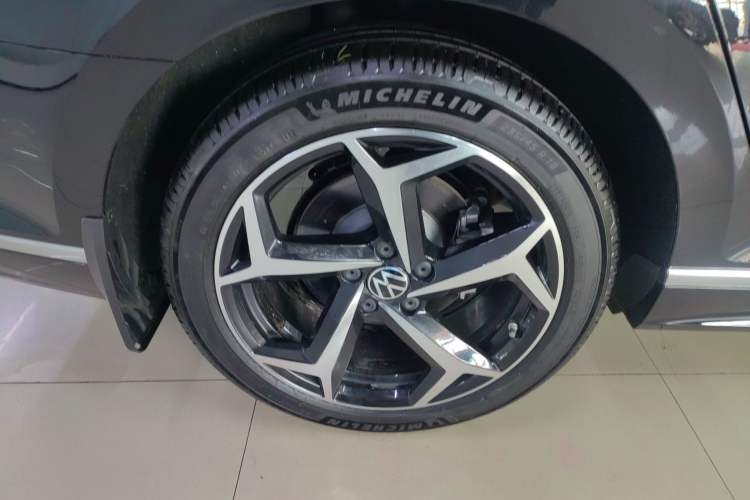 Used Volkswagen Magotan 2025 Zhongxiang Version 330TSI DSG Luxury Edition