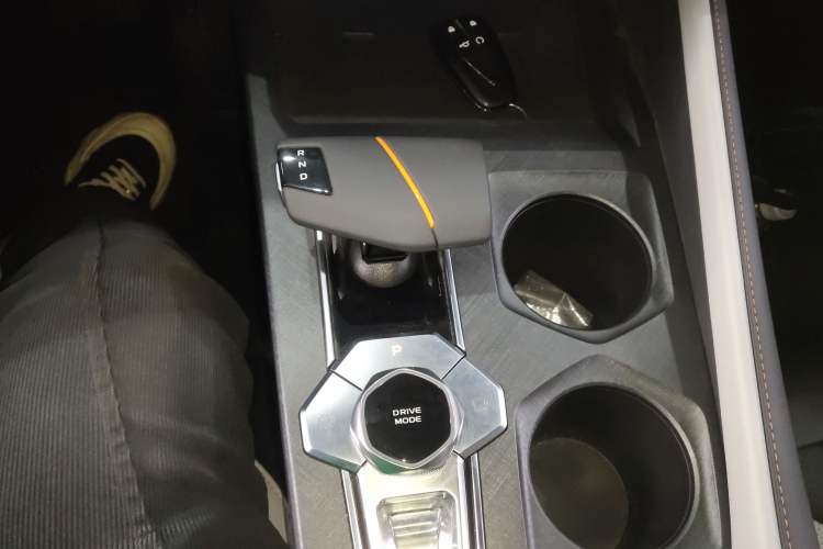 Used Changan UNI-V iDD 2024 Blue Whale Smart Electric iDD 136km Luxury Model
