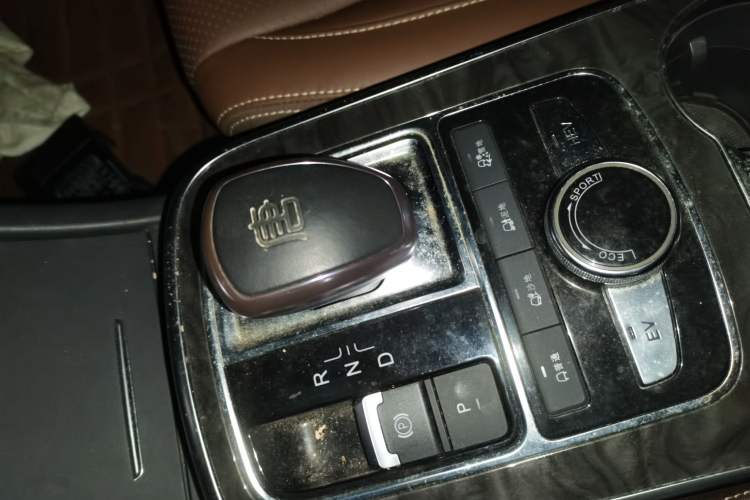 Used BYD Tang New Energy 2015 2.0T Four-Wheel-Drive Flagship Model