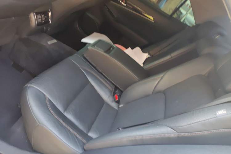 Used Toyota Crown 2015 2.0T Fashion Edition
