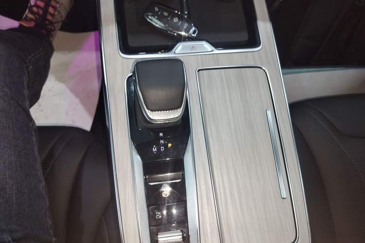 Used Hongqi HS5 2025 2.0T Two-Wheel-Drive Xuan Ying Edition Gear Lever