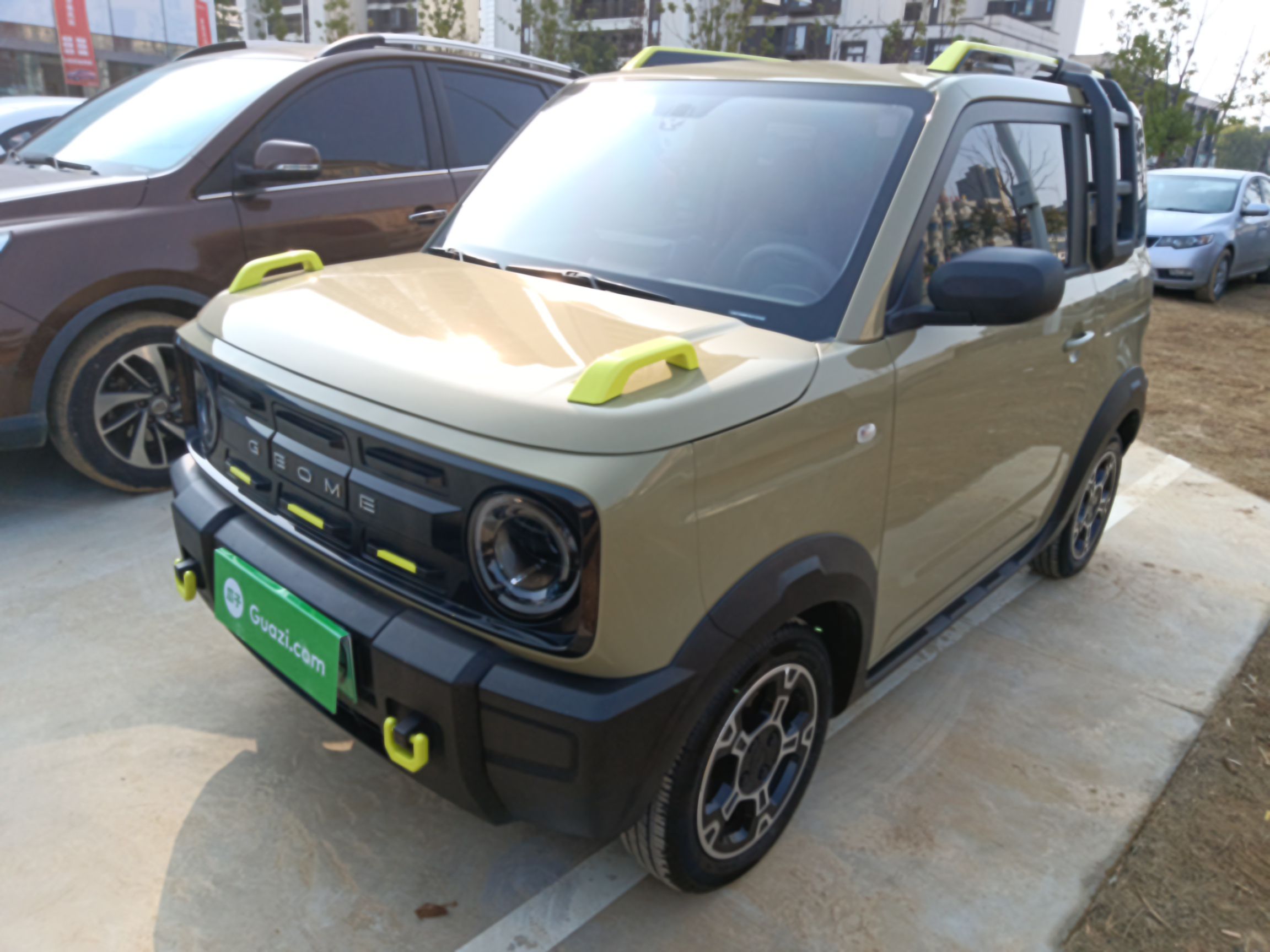 Под передней частью автомобиля